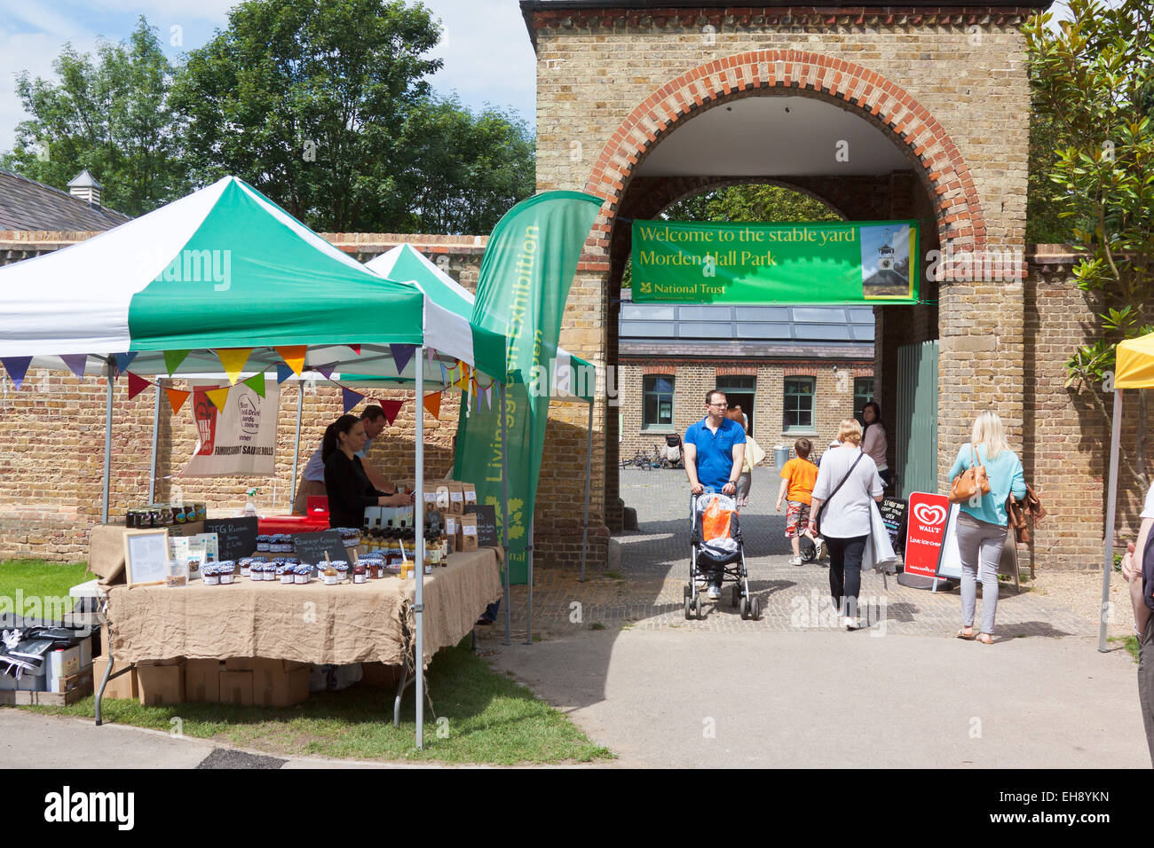 Morden Farmers market Stock Photo Alamy