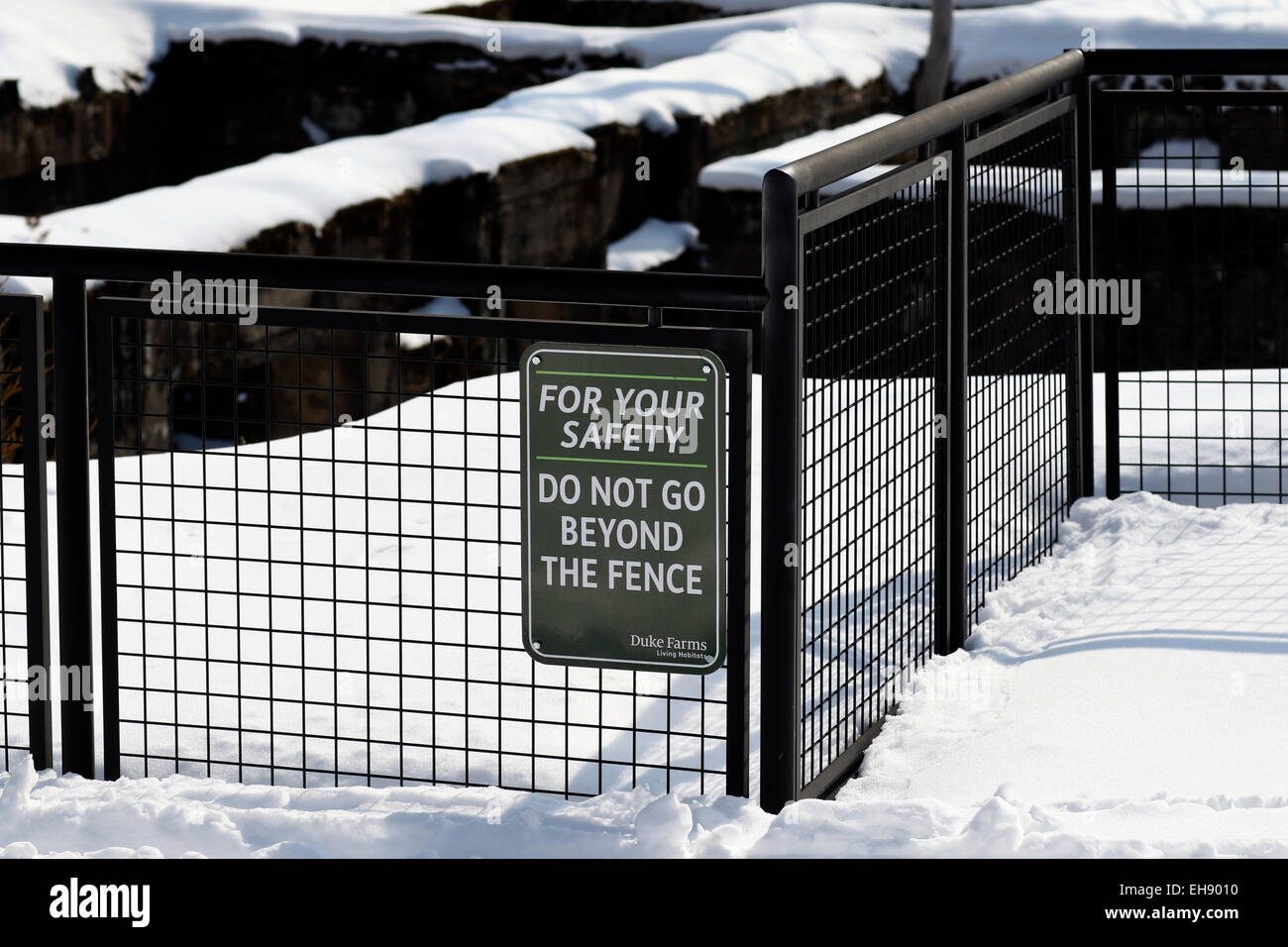 Safety warning sign, 'Do not go beyond this fence.' Stock Photo