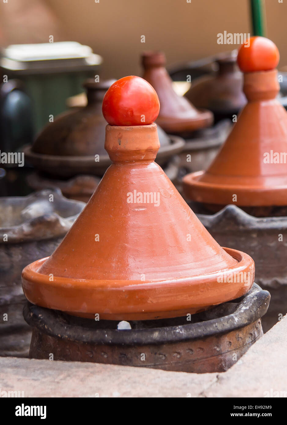 Moroccan Tagine Cooking outside Stock Photo Alamy
