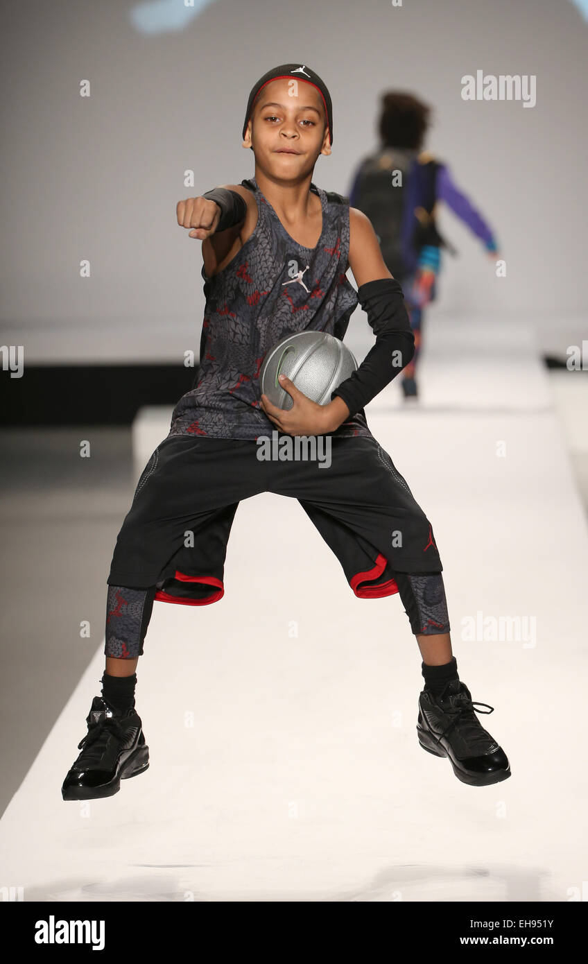 Child model walks runway nike hi-res stock photography and images - Alamy