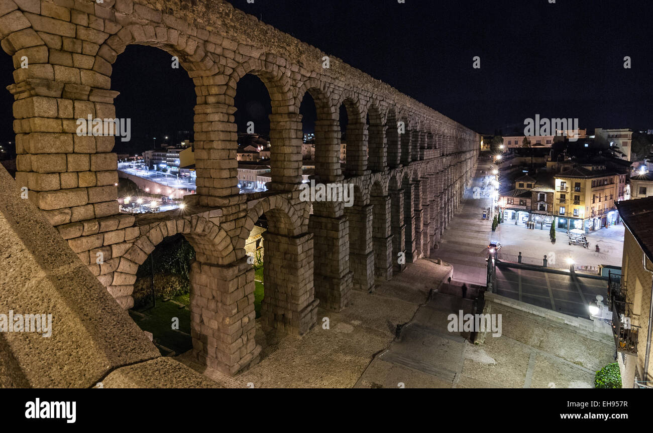 night time at the aqueduct in Segovia Stock Photo - Alamy