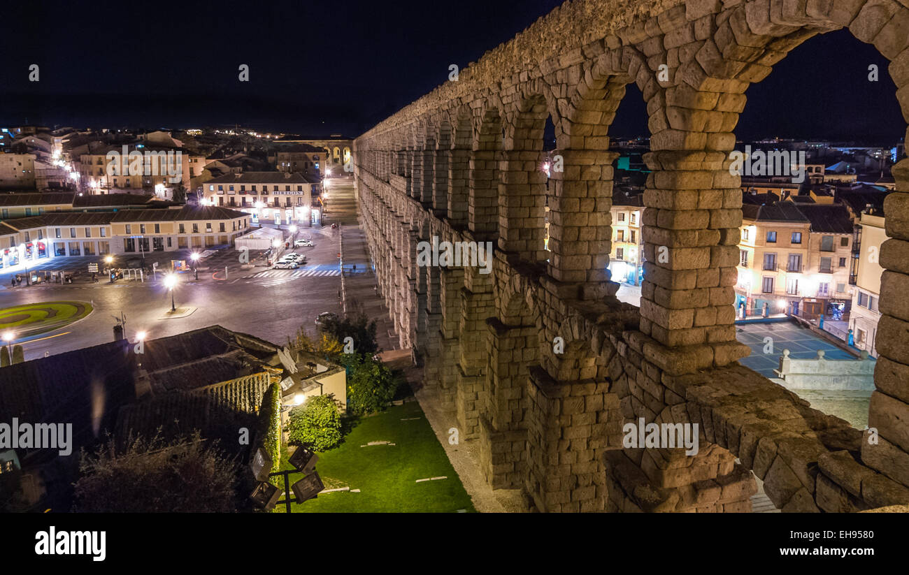 night time at the aqueduct in Segovia Stock Photo - Alamy