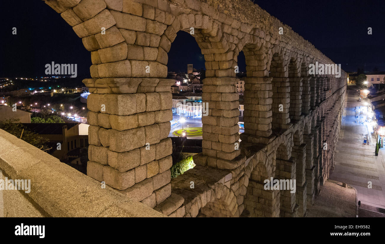 night time at the aqueduct in Segovia Stock Photo - Alamy