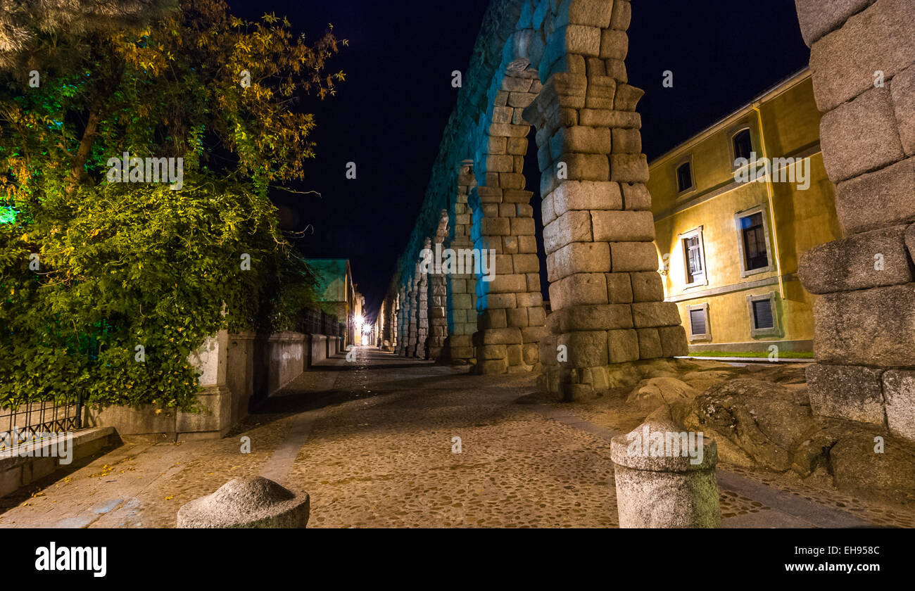 night time at the aqueduct in Segovia Stock Photo - Alamy