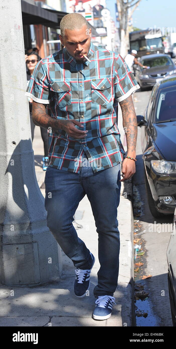 Chris Brown smoking while shopping with on-again off-again girlfriend Karrueche Tran in Hollywood Featuring: Chris Brown Where: Hollywood, California, United States When: 05 Sep 2014 Stock Photo