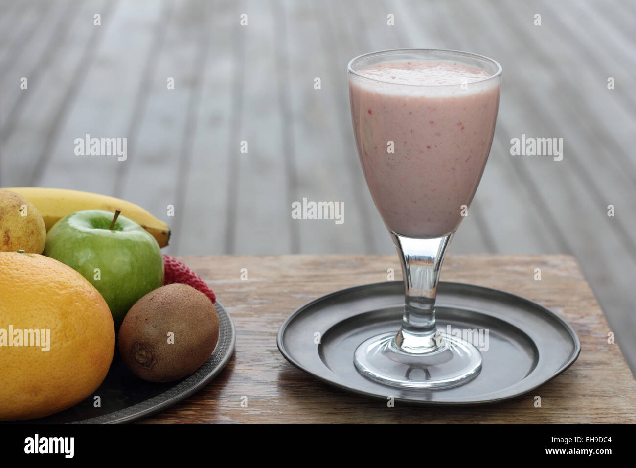 Glass full banana strawberry hi-res stock photography and images - Alamy