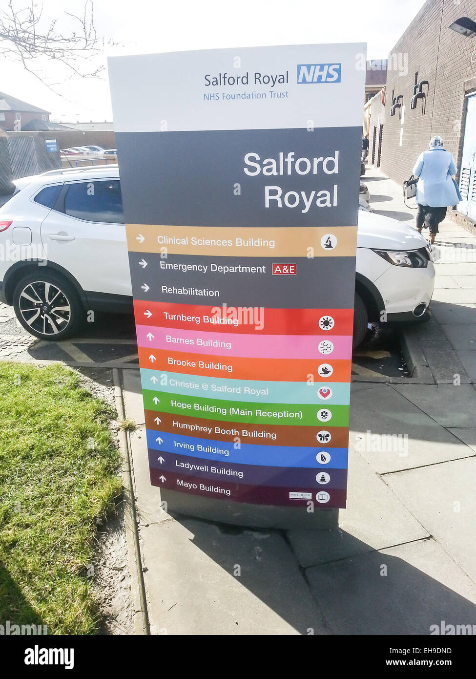 Sign coming into the entrance of Salford Royal NHS Foundation Trust Stock Photo Alamy