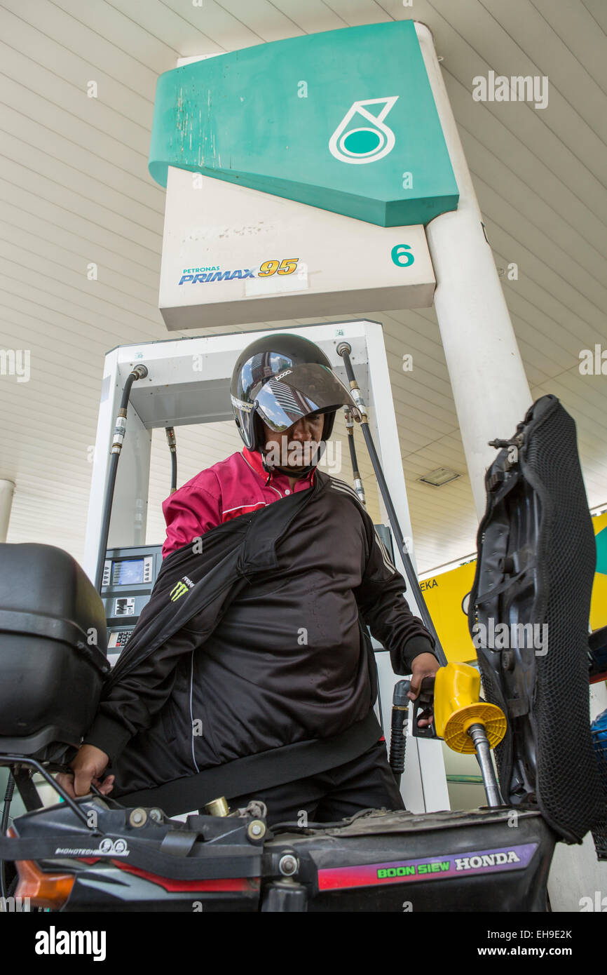 honda boon siew kuching Petronas Petrol Station High Resolution Stock