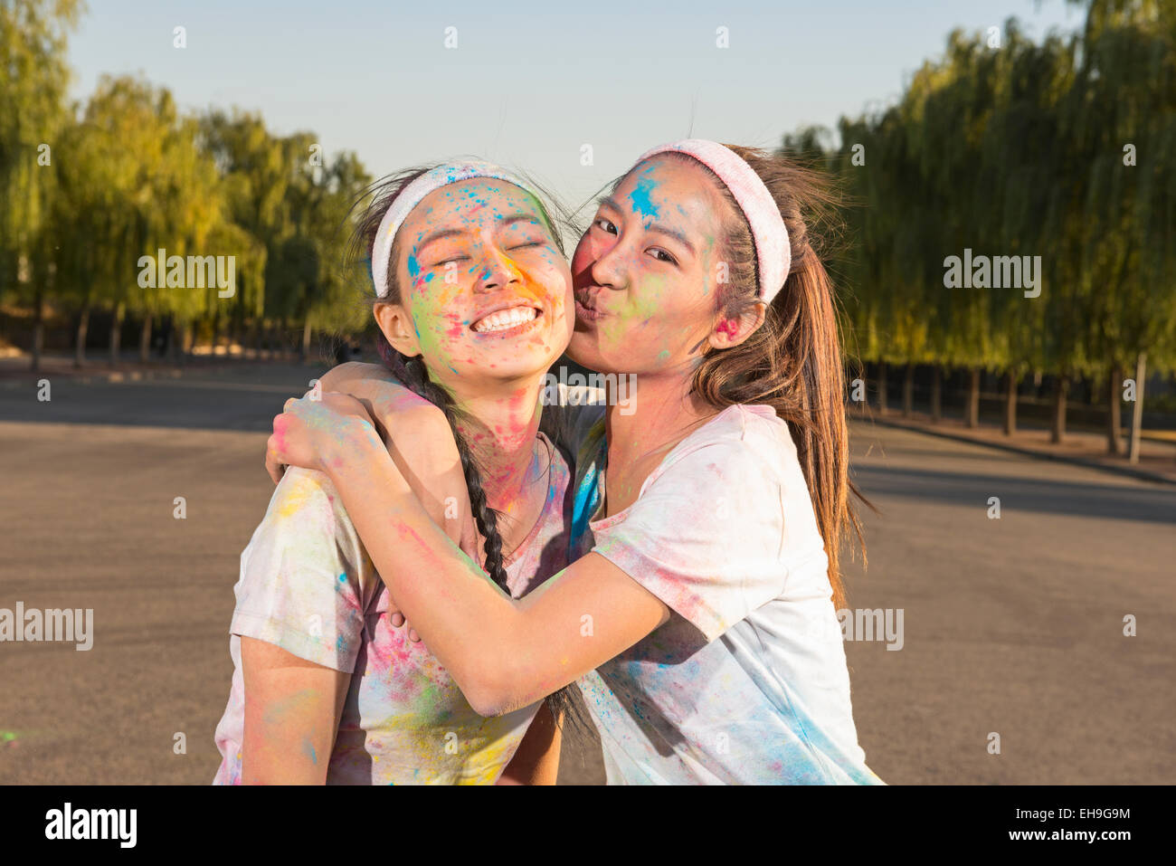 Friends at The Color Run Stock Photo - Alamy