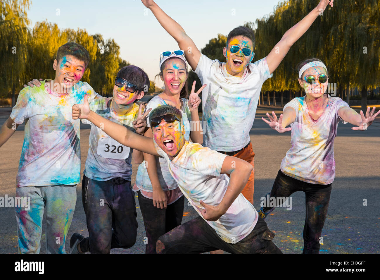 Friends at The Color Run Stock Photo - Alamy