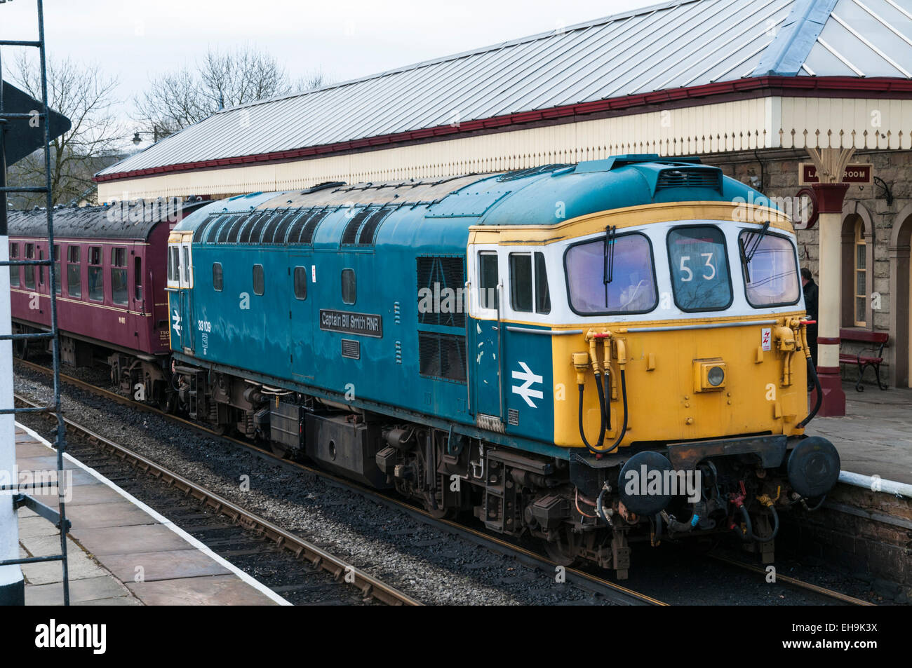 Class 33 diesel loco recreating a 1970s and 1980s passenger train scene at Ramsbottom station on the East Lancs Railway Stock Photo