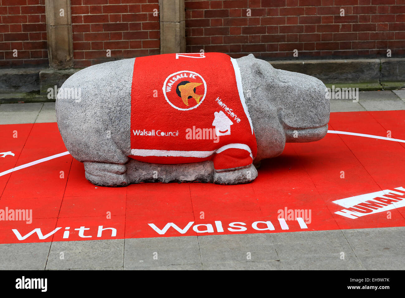 Walsall Football Club promotion in Walsall town centre in preparation for their trip to Wembley. A concrete hippo Stock Photo