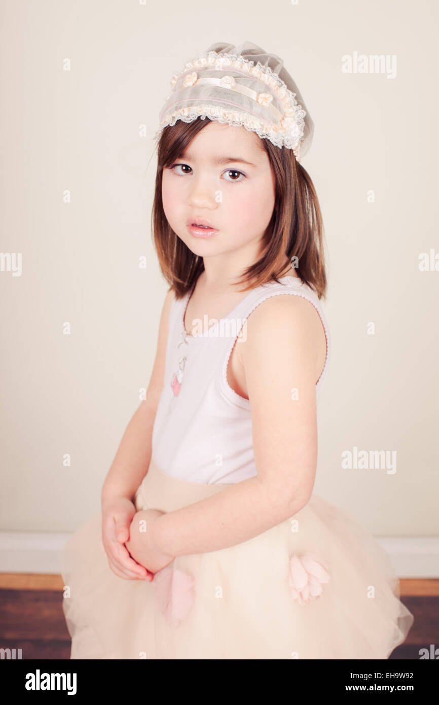 Girl dark hair brown eyes hi-res stock photography and images - Alamy