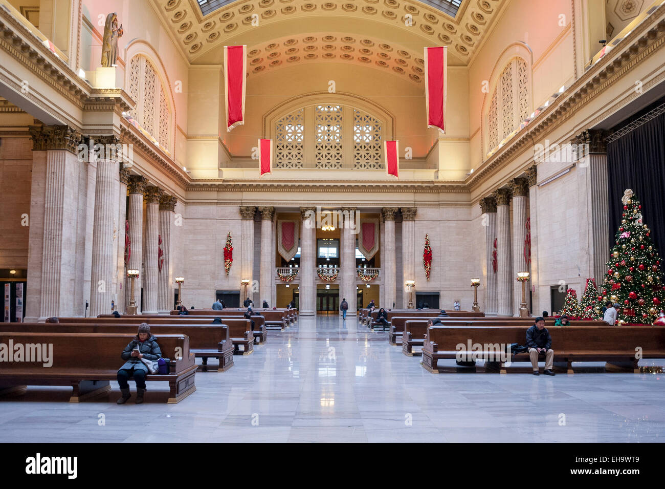 Chicago, USA The Great Hall, Union Station, decorated for Christmas