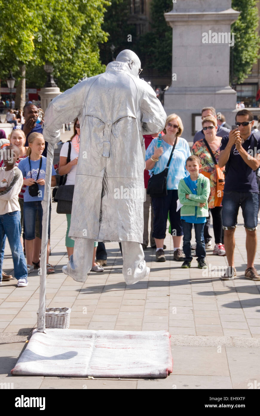 Street performer levitating hires stock photography and images Alamy