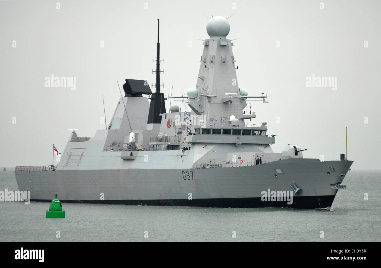 AJAXNETPHOTO. - 30TH MAY, 2014. - PORTSMOUTH, ENGLAND. -  TYPE 45 DESTROYER HMS DUNCAN ENTERING HARBOUR. PHOTO:JONATHAN EASTLAND/AJAX REF:DTH143005 9224 Stock Photo