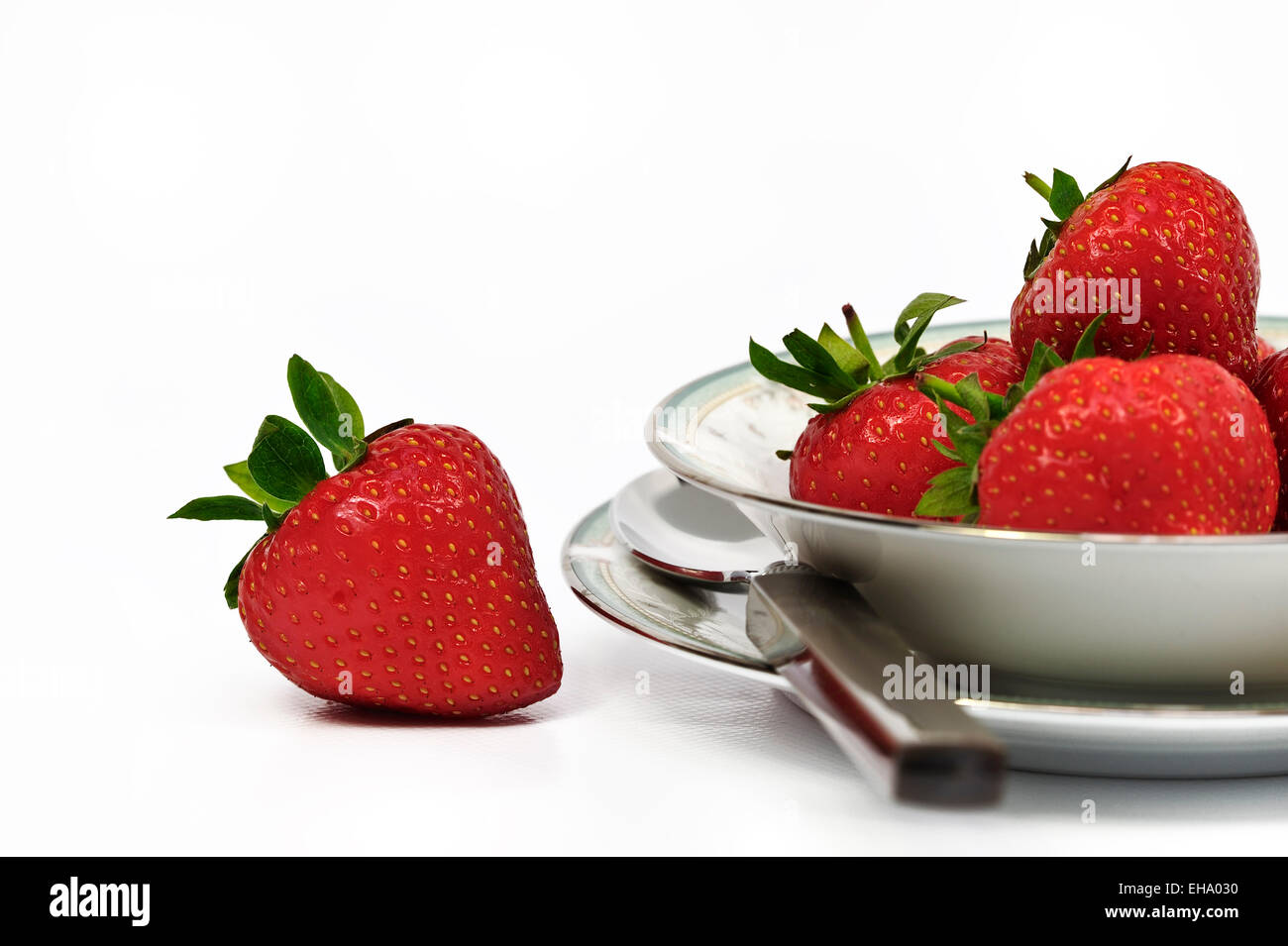 Bowl of fresh strawberries Stock Photo - Alamy