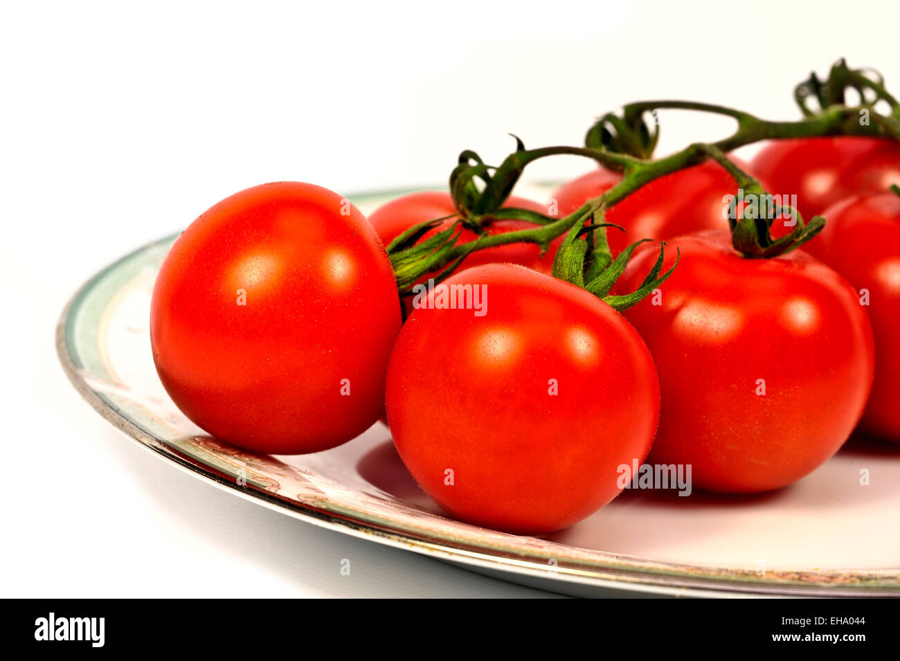 Plate of ripe tomatoes on the vine Stock Photo Alamy