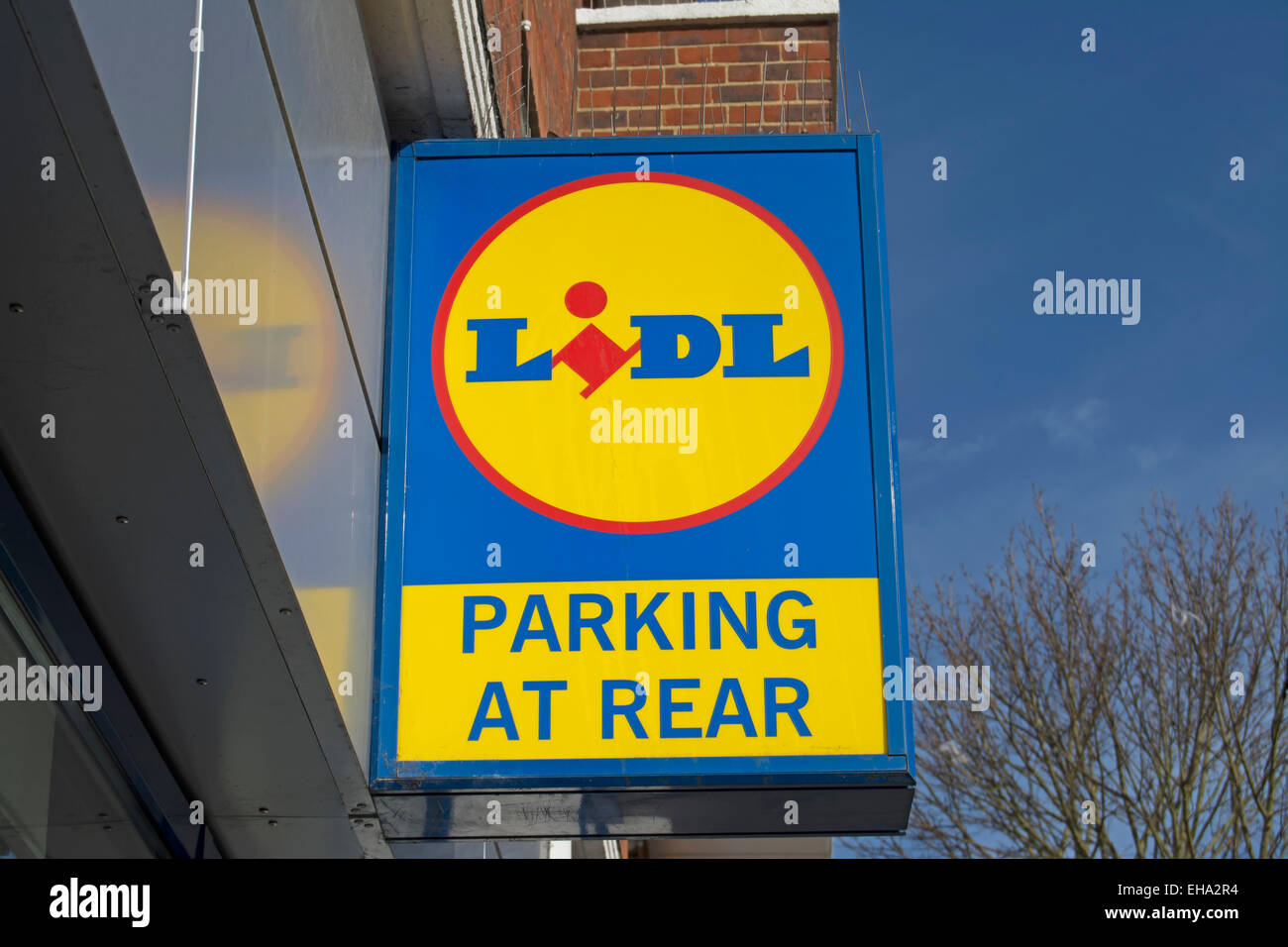 parking at rear sign at a lidl supermarket in whitton, middlesex, england Stock Photo Alamy