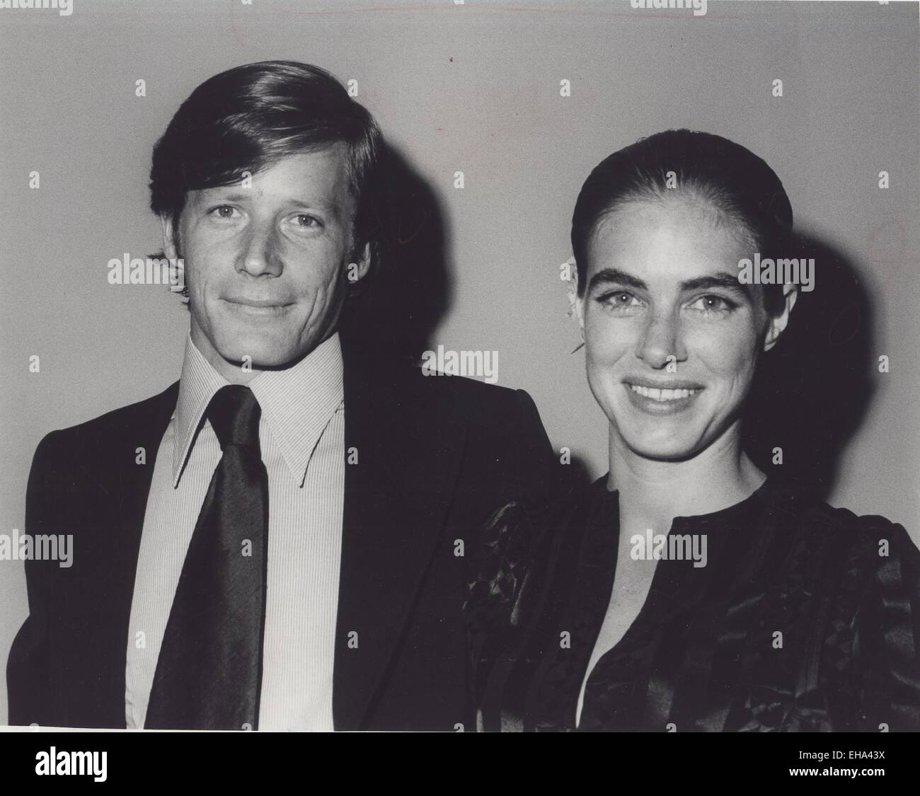 PETER STRAUSS with wife. (Credit Image © Pt/Globe Photos/ZUMA Wire Stock Photo Alamy