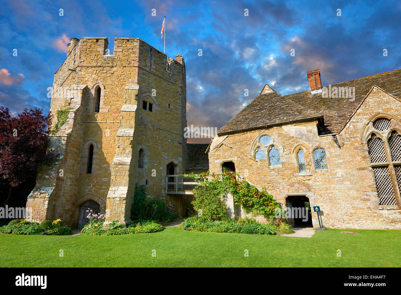 Keep, Hall  and garden of Stokesay Castle, Shropshire, England Stock Photo