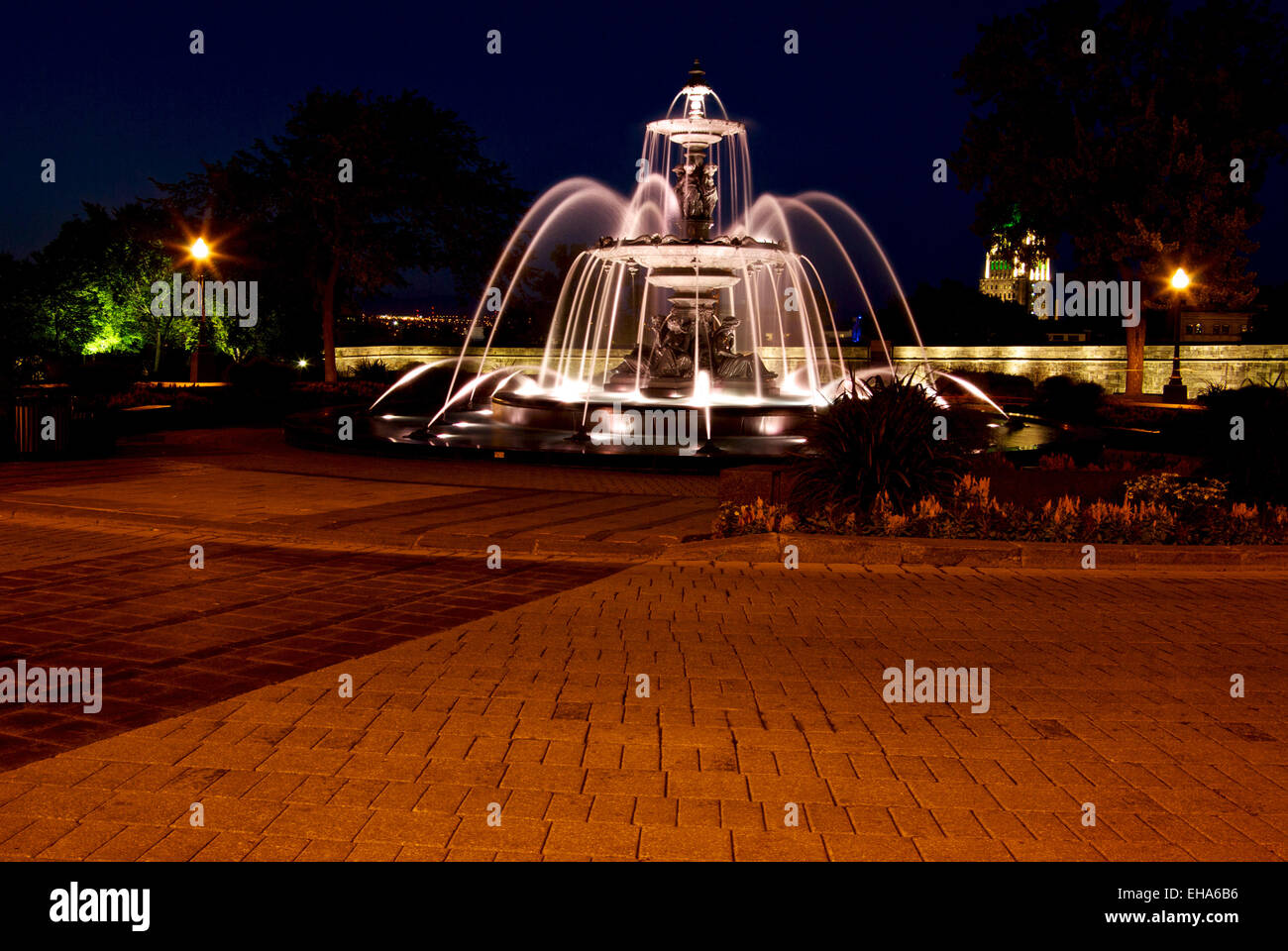 Fontaine de Tourny in front of Quebec City Legislature at night Stock Photo