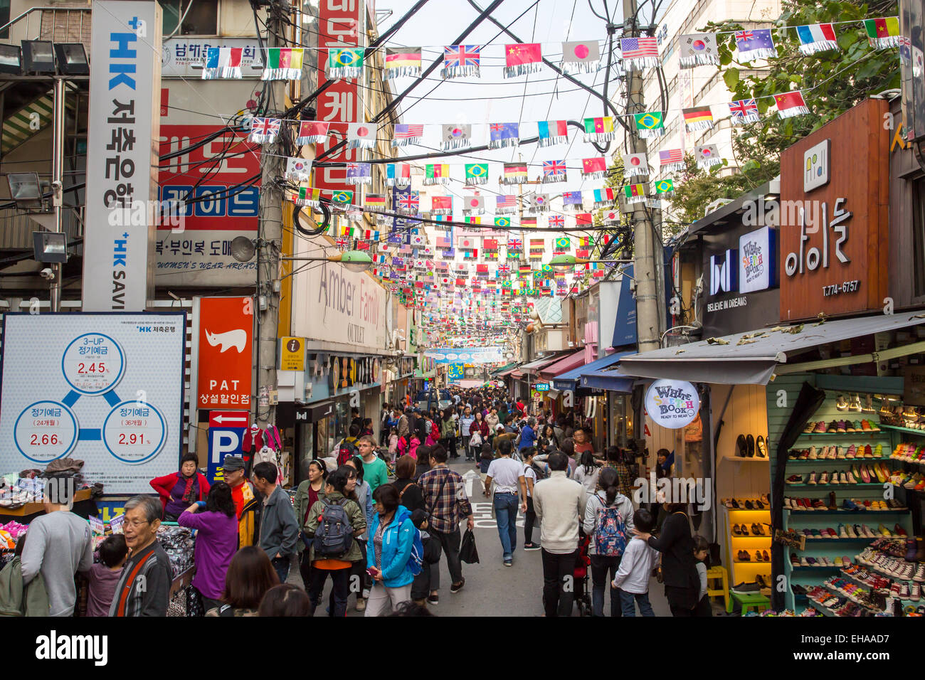 Seoul, South Korea October 25, 2014 The busy and traditional Nam Dae
