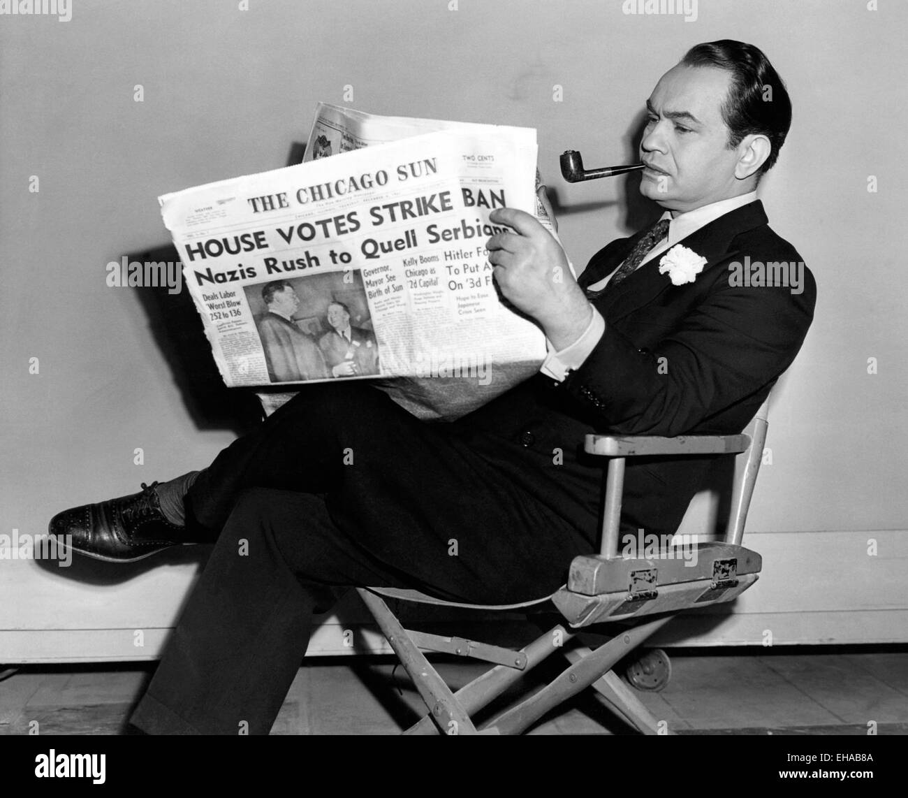 Edward G. Robinson, Portrait Reading Newspaper, circa 1943 Stock Photo