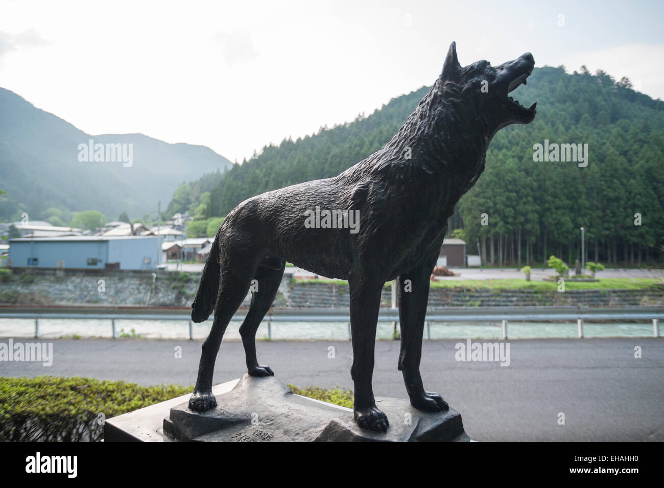 Lupus Wolves Statue 