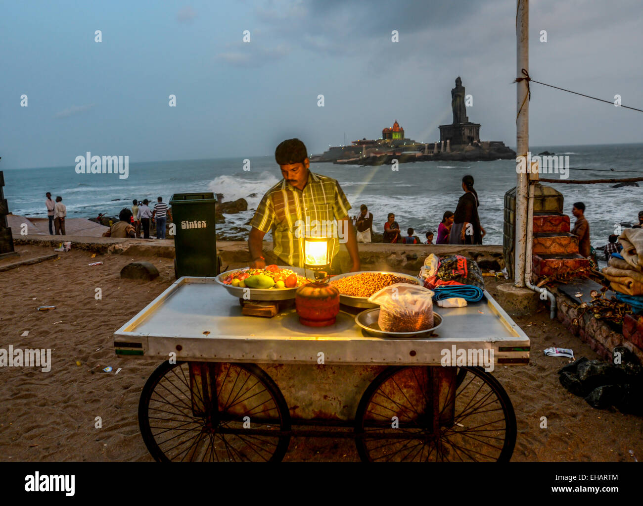 Food vendor at Kanyakumari, Tamil Nadu, India. Thiruvalluvar Statue in the background Stock Photo