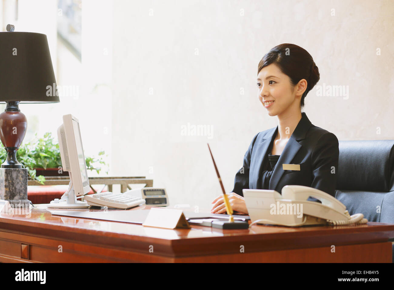 Japanese female hotel concierge Stock Photo - Alamy