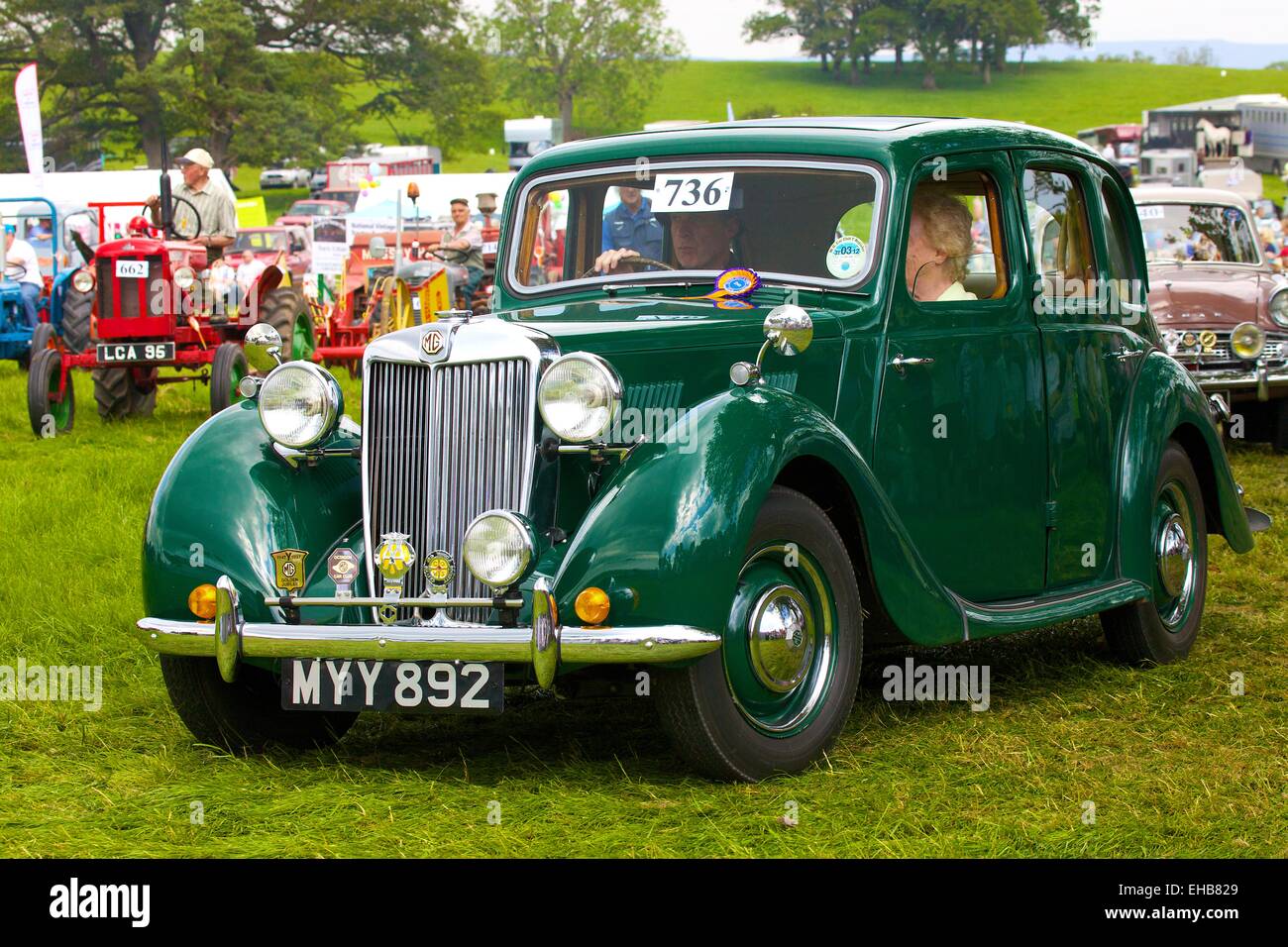 Saloon car машина