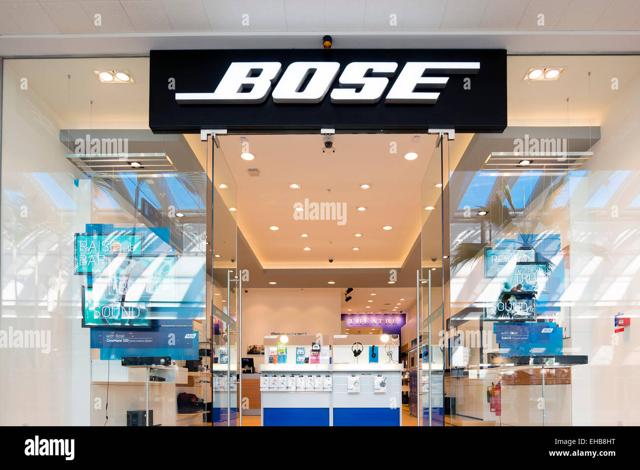 Bose shop hi-res stock photography and images - Alamy