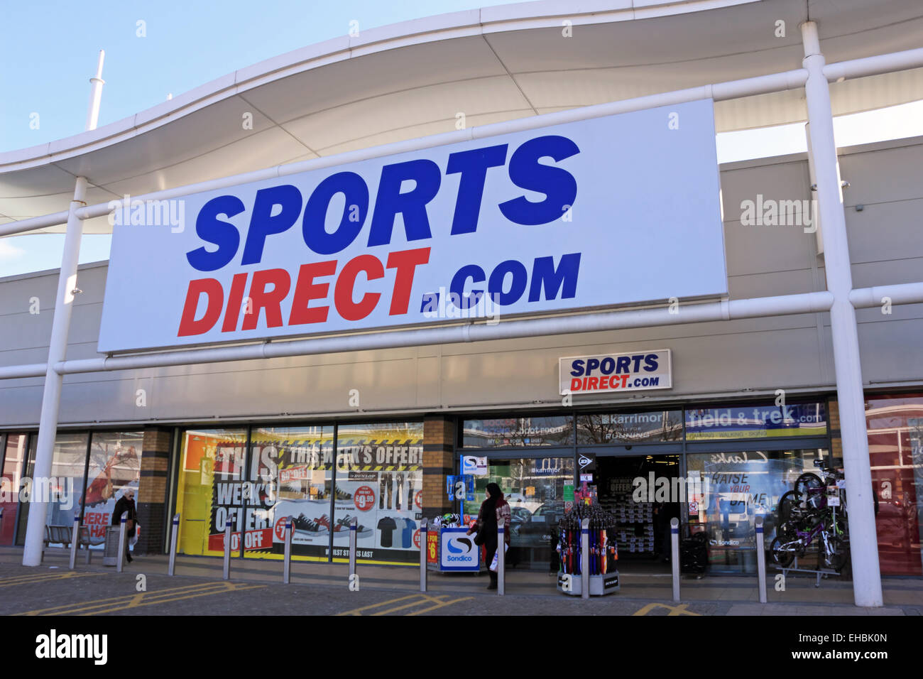 Sports Direct store at Tandem Centre Retail Park, Tandem Way, Colliers Wood, South London, UK Stock Photo