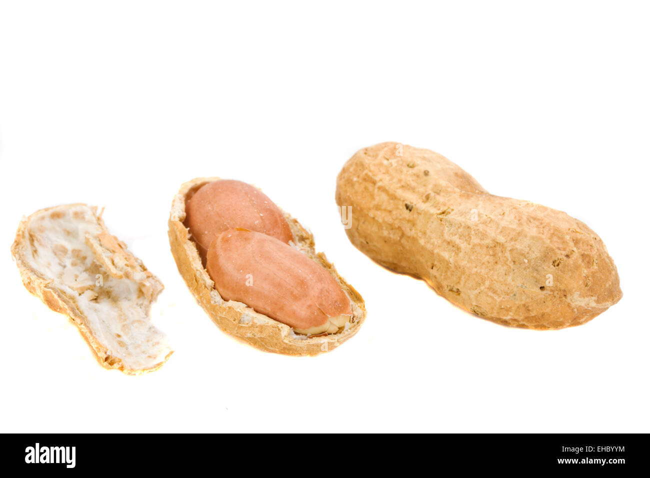 einige Erdnüsse auf weißem Hintergrund Stock Photo