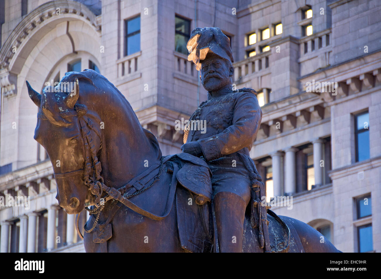 Statue of King Edward VII in front of the Liver Building, Pier Head, Liverpool, Merseyside, England, UK Stock Photo