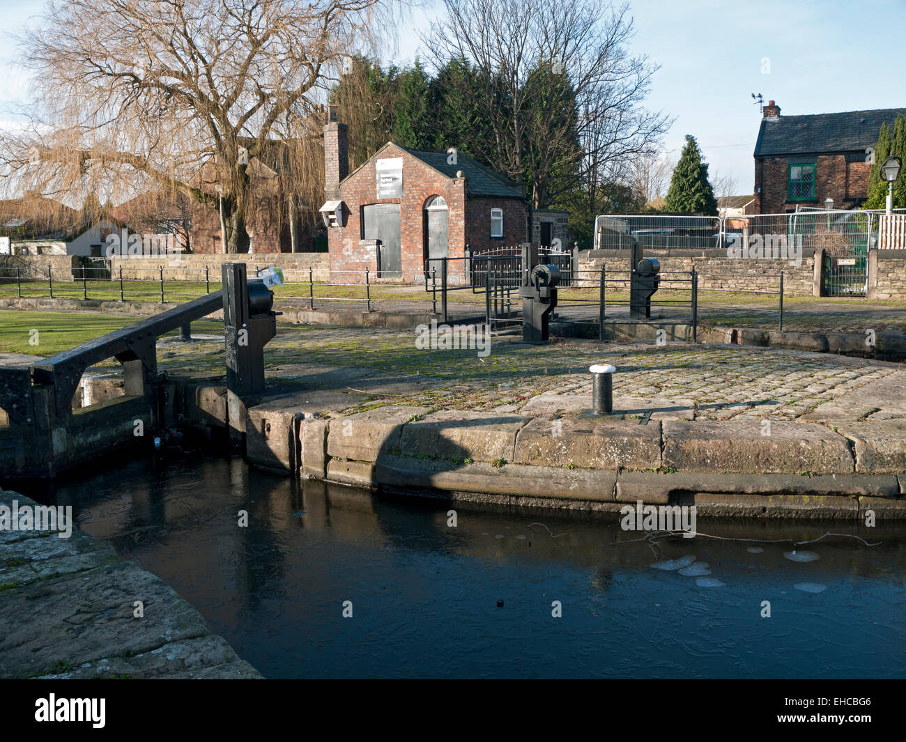Locks on manchester canal hires stock photography and images Alamy