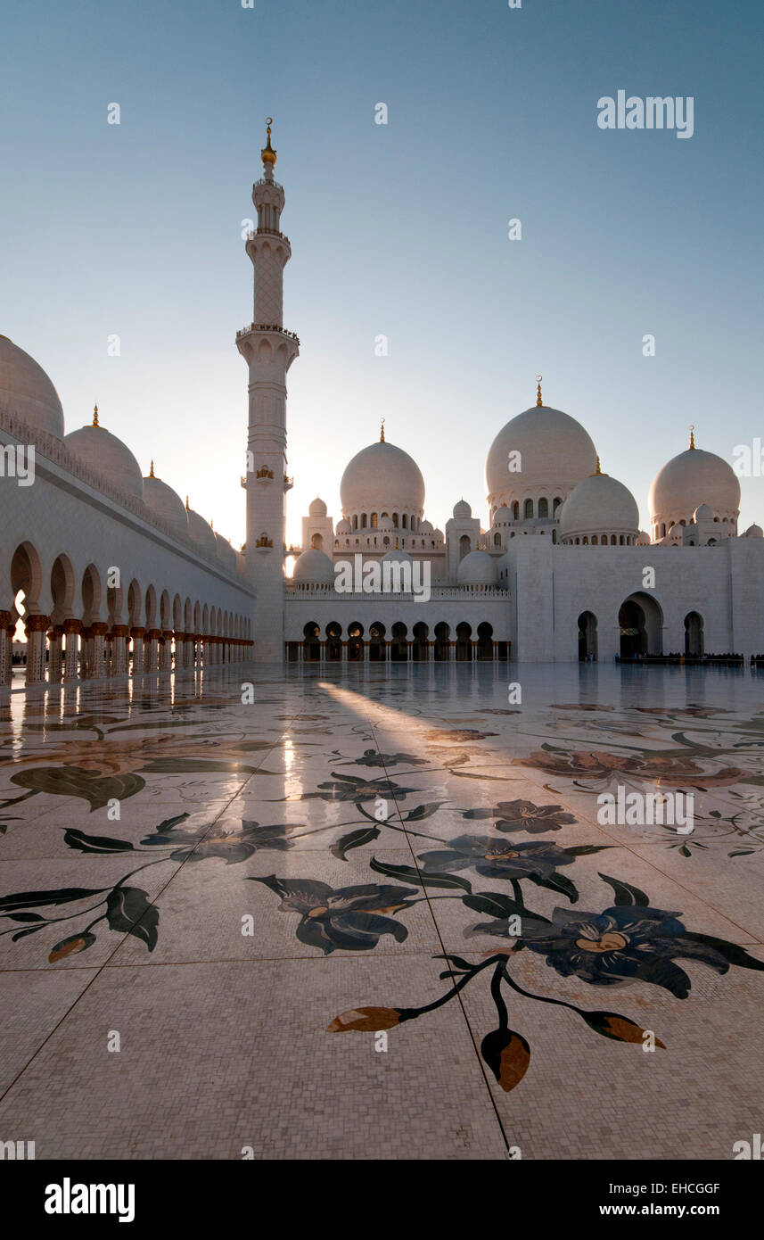 The Sheikh Zayed Grand Mosque, Abu Dhabi, United Arab Emirates, Middle East Stock Photo