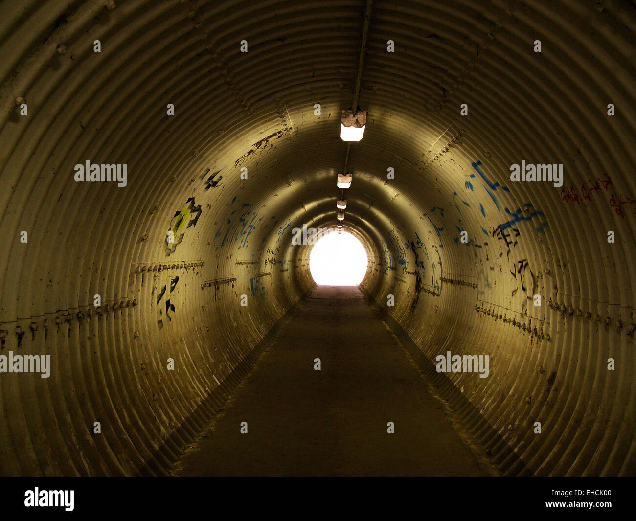 Tunnel vision hi-res stock photography and images - Alamy