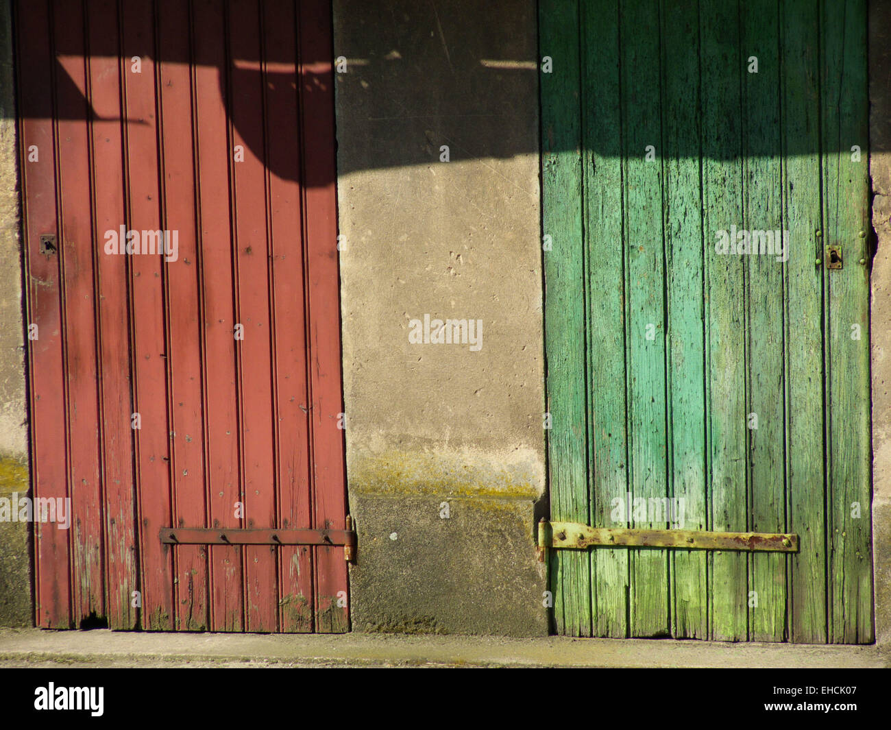 The green door bar hi-res stock photography and images - Alamy