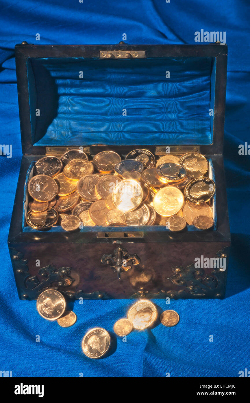 Gold chest hires stock photography and images Alamy