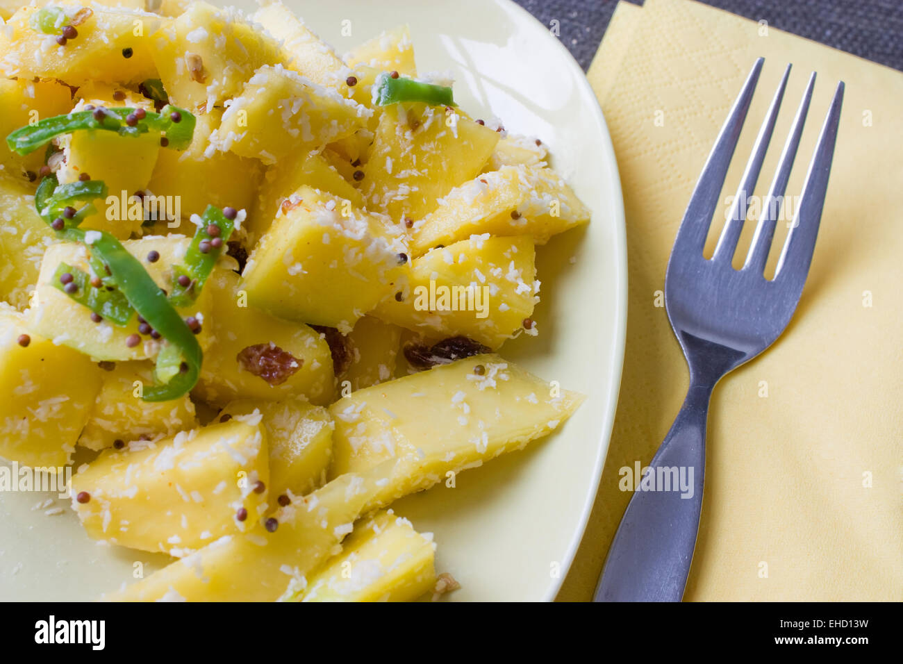 Scharfer Mangosalat - Hot Mango Salad Stock Photo - Alamy