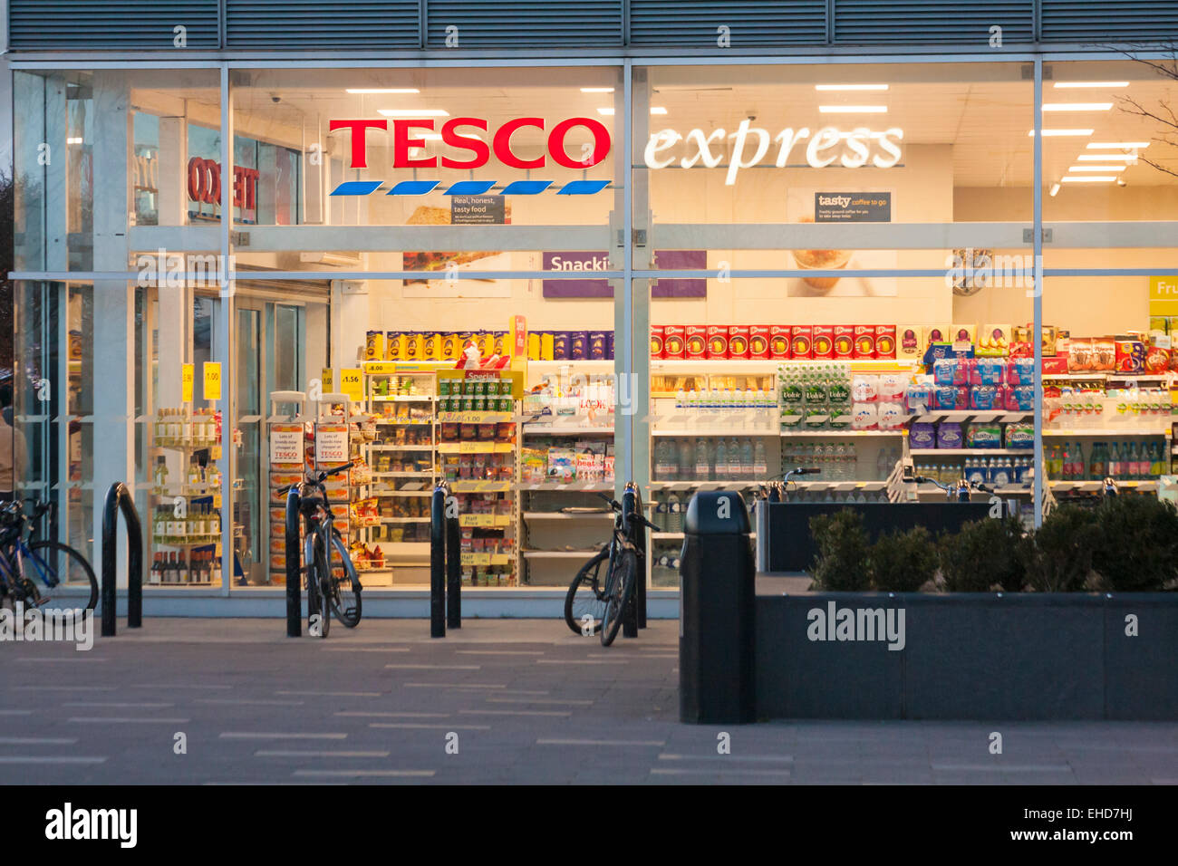 Tesco at dusk hi-res stock photography and images - Alamy