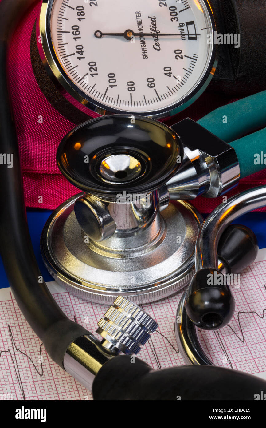 Sphygmomanometer and stethoscope Stock Photo Alamy