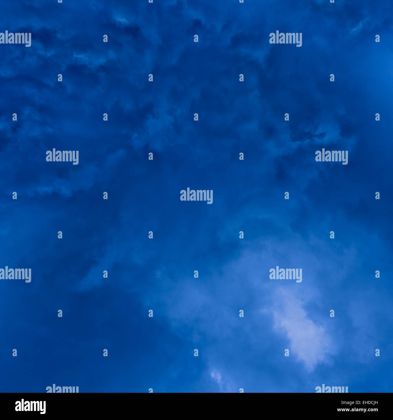 Dark blue cloudly sky before storm Stock Photo - Alamy