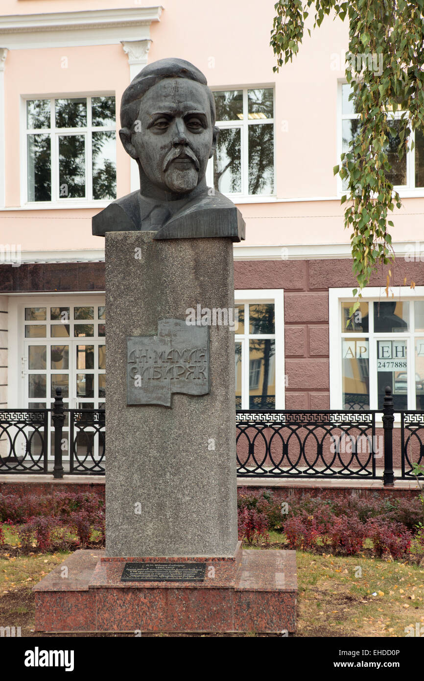 Writer sculpture hi-res stock photography and images - Alamy