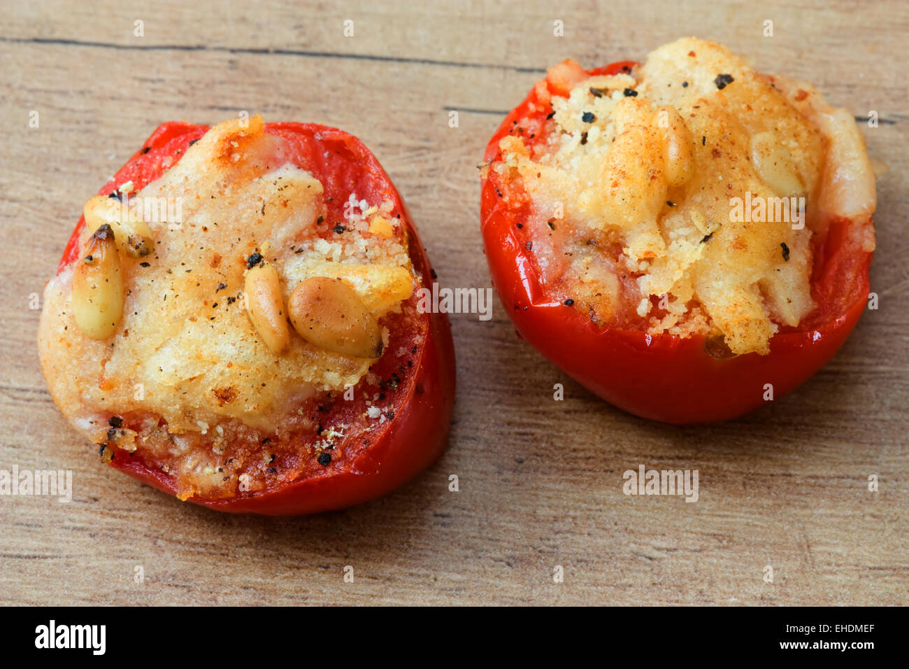 Gegrillte Tomaten - Grilled Tomatoes Stock Photo - Alamy