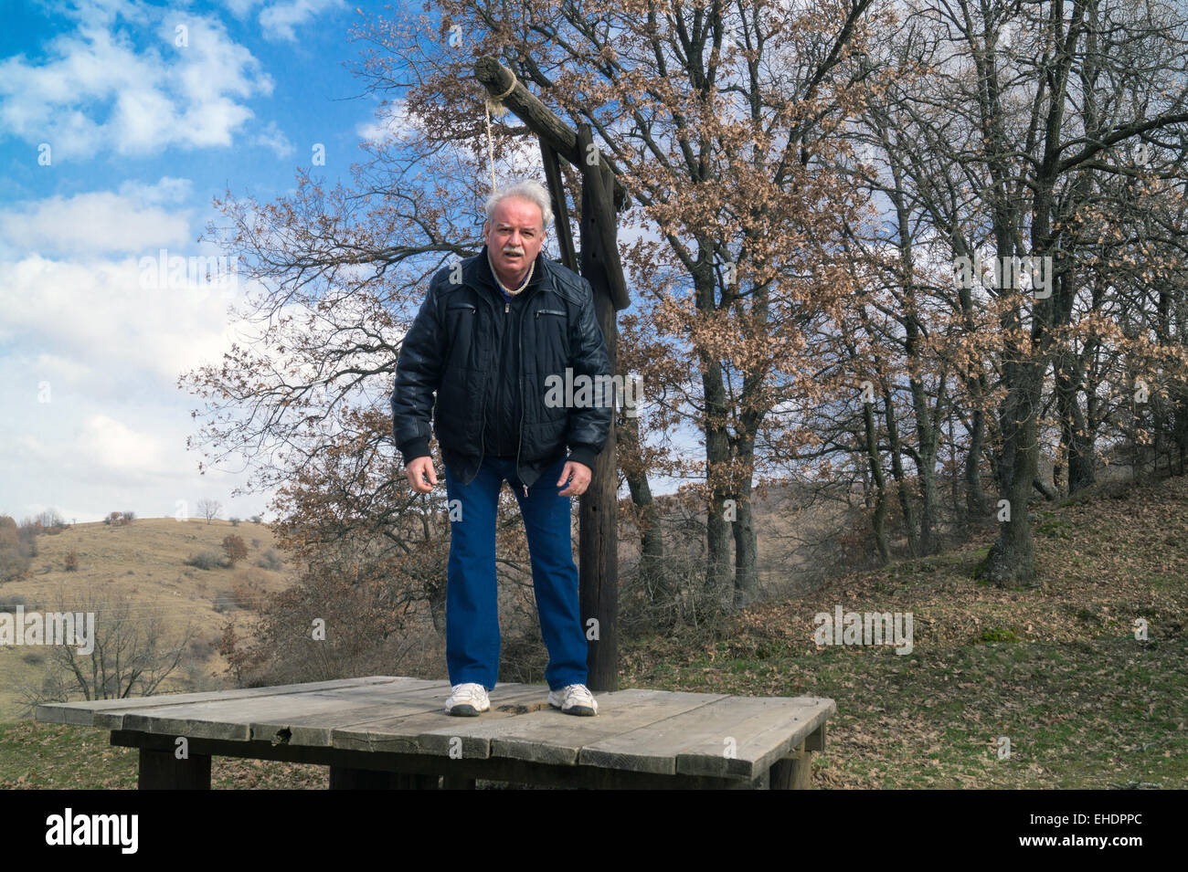 Фото повешенного человека