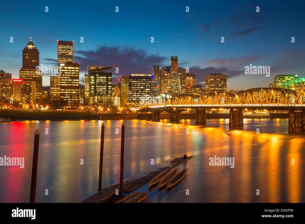 Twilight over Portland along the banks of the Willamette River, Oregon ...