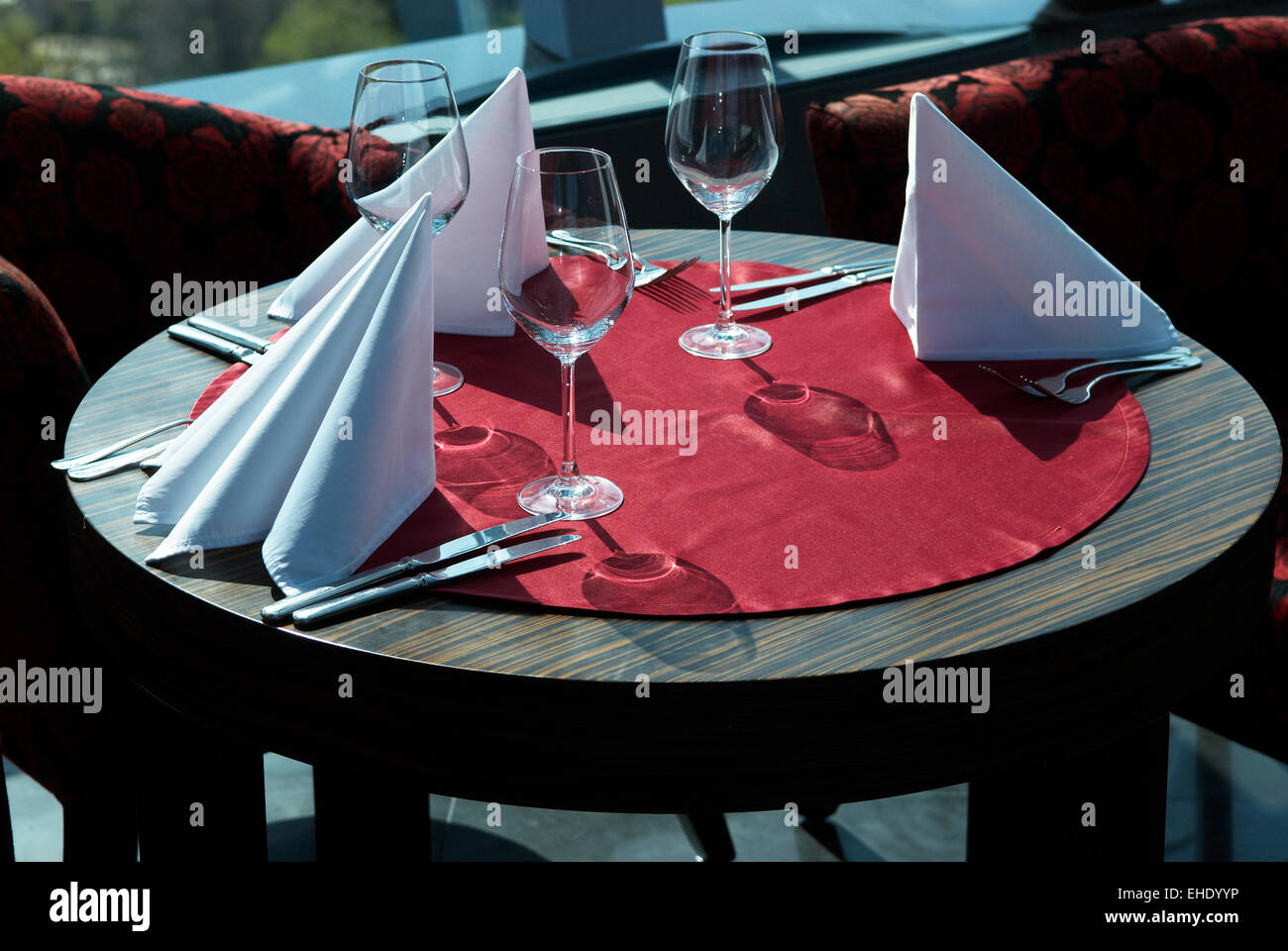 Small table in restaurant Stock Photo - Alamy